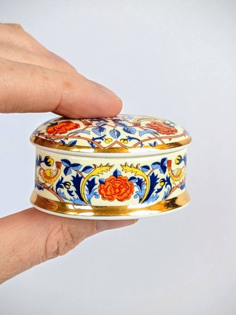 William Morris Rose Chintz Trinket Box: Vintage Fine Bone China Pill Collectible - Picture 6 of 8